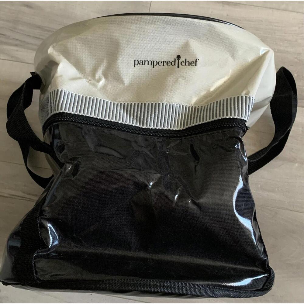 Pampered Chef Cooler/Food Transport/Carrying Container/ Picnic Round